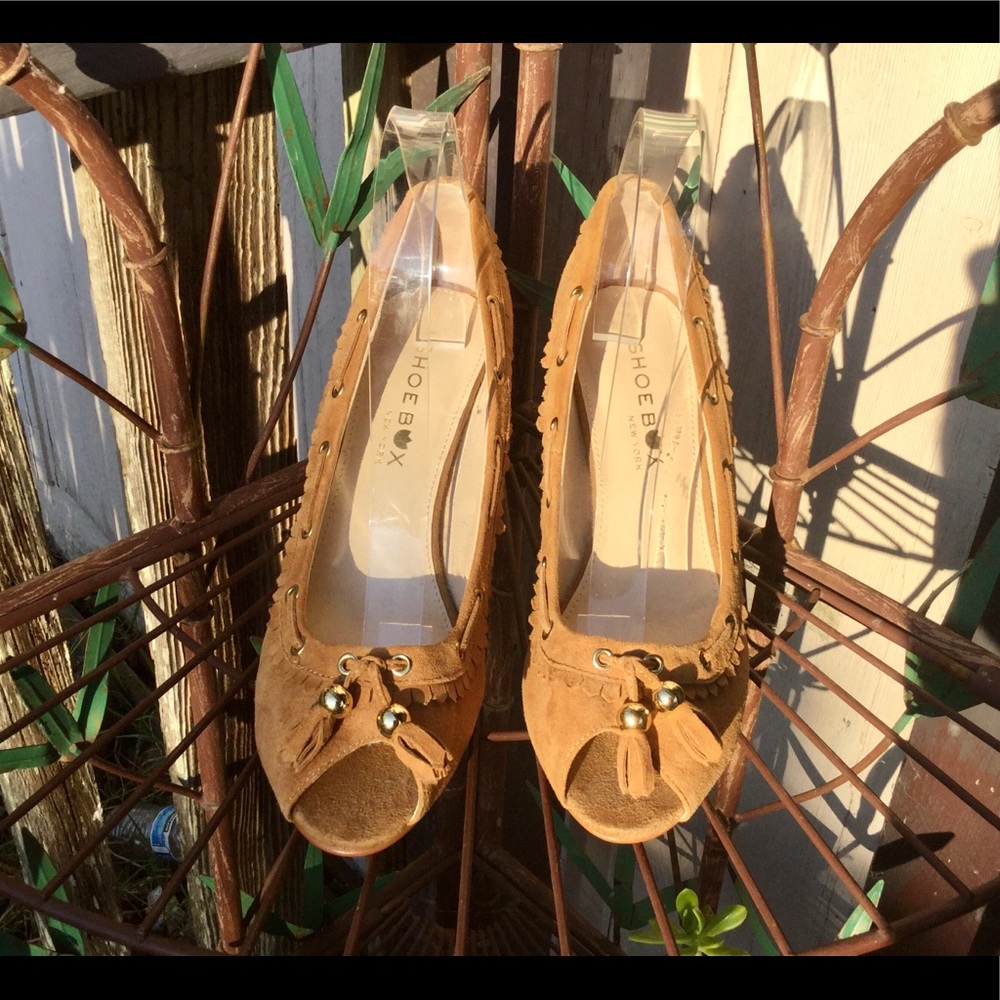 NWOT Shoebox New York Fringe Tassel Suede Heels - Picture 2 of 14